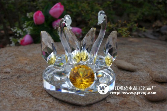 水晶天鹅 水晶对天鹅